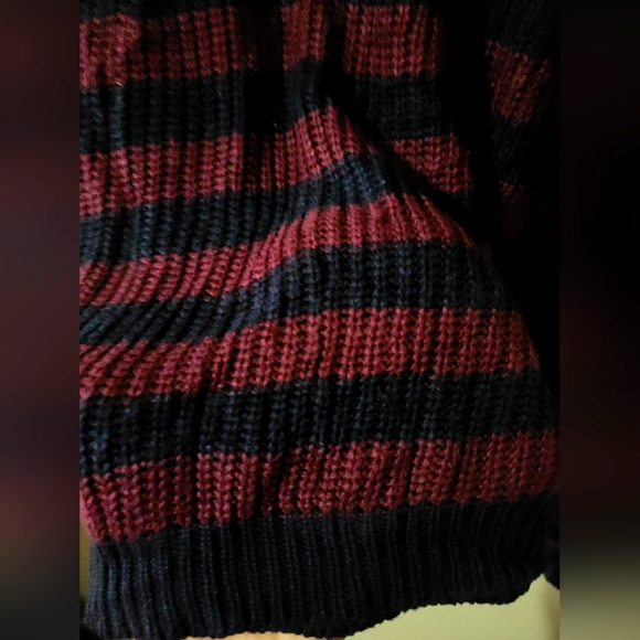 Womens Woven Crewneck Sweater - Picture 2 of 4